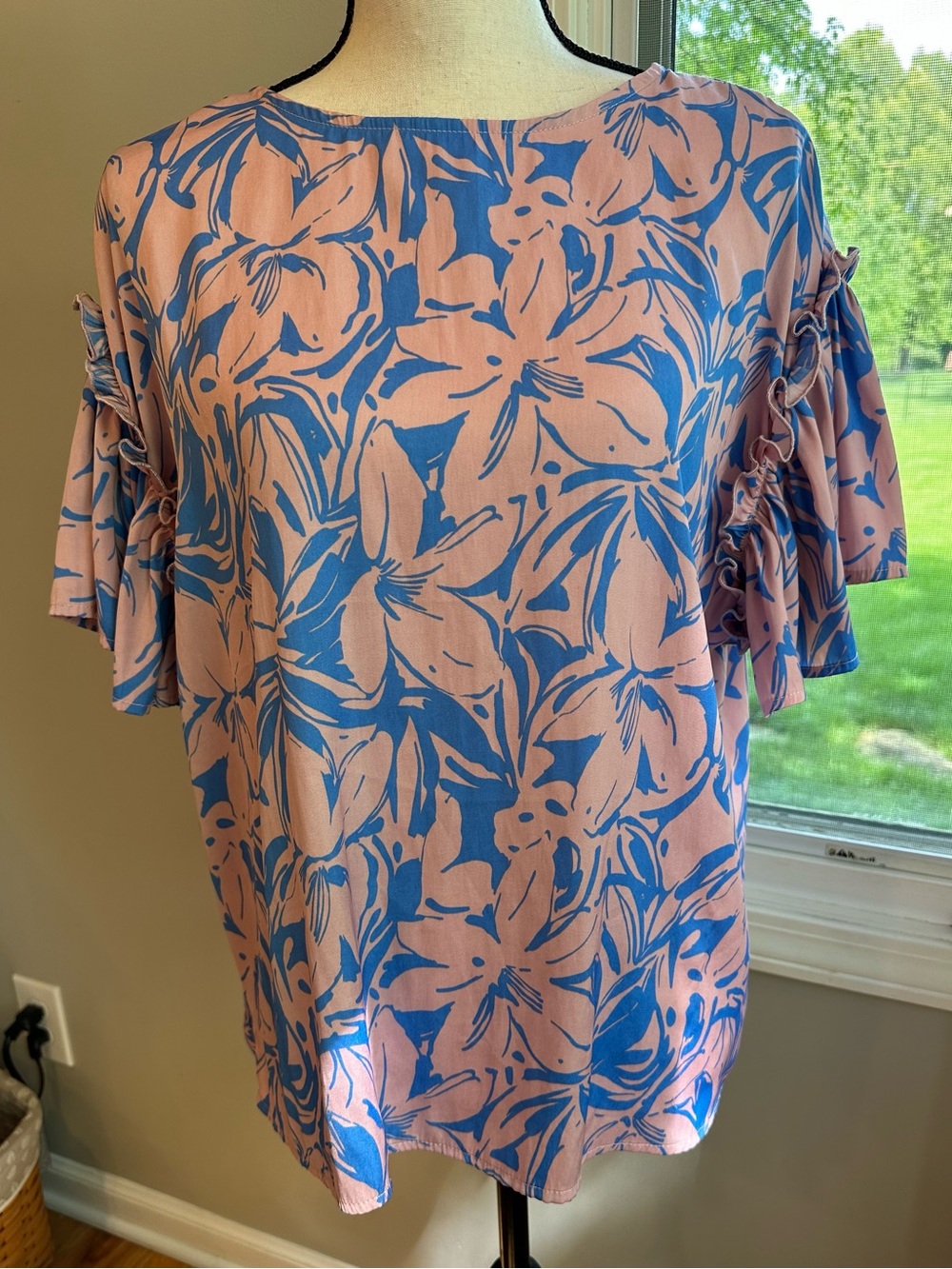 Maison d’Amelie Pink & Blue Floral Ruffle Sleeve pull over Blouse sz Large